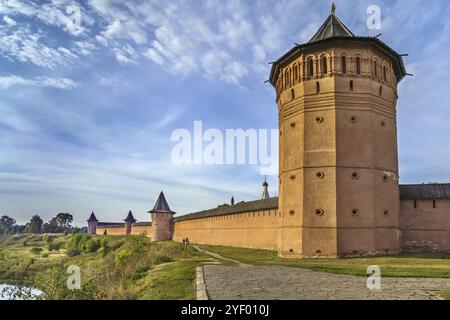 Mauer und Türme des Heiland-Klosters St. Euthymius in Suzdal, Russland, Europa Stockfoto