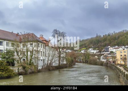 Blick auf den Fluss Altmuhl im Stadtzentrum von Eichstatt, Deutschland, Europa Stockfoto