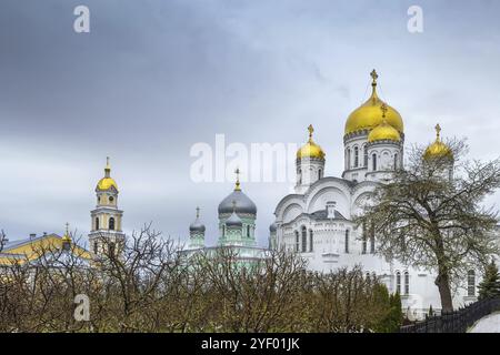 Kathedrale und Dreifaltigkeitskathedra im Kloster St. Seraphim-Divejewo, Russland, Europa Stockfoto