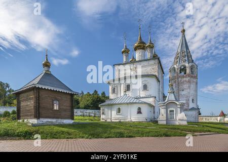 Nikolski-Kloster, Gorochowez, Russland. Trinity Kathedrale mit einem Glockenturm Stockfoto