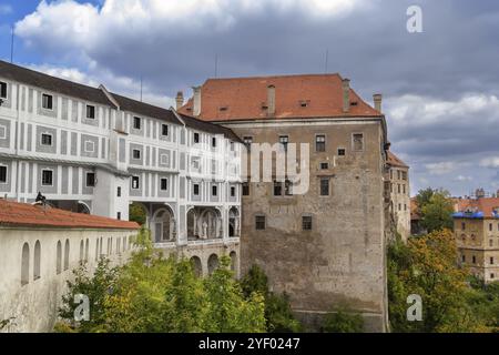 Schloss und Bogenbrücke in Cesky Krumlov, Tschechische republik Stockfoto