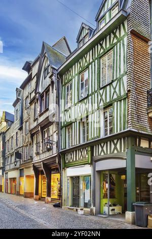 Straße im historischen Zentrum von Rouen mit Fachwerkhäusern, Frankreich, Europa Stockfoto