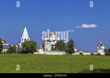 Das Luschhetski-Kloster ist ein mittelalterliches Festungskloster in Moschhaysk, Moskau, Russland, Europa Stockfoto