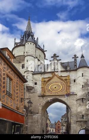 Uhrenturm im Stadtzentrum von Auxerre, Frankreich, Europa Stockfoto