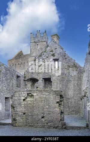 Ross Errilly Friary ist ein mittelalterliches Franziskanerkloster, das etwa eine Meile nordwestlich von Headford im County Galway, Irland, Europa, liegt Stockfoto