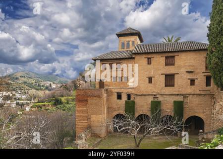 Damenturm (Torre de las Damas) im Alhambra-Palast, Granada, Spanien, Europa Stockfoto