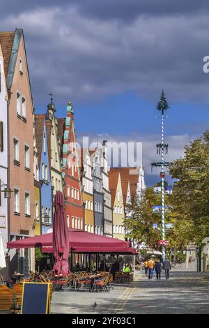 Farbenfrohe historische Häuser auf dem Hauptplatz von Weiden in der Oberpfalz, Deutschland, Europa Stockfoto