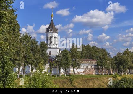 Blick auf den Glockenturm mit der Kirche St. Alexander Newski in Wladimir Kreml, Russland, Europa Stockfoto