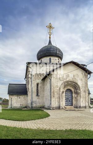 Die St.-Georgs-Kathedrale wurde zwischen 1230 und 1234 in Jurjew-Polski erbaut Stockfoto