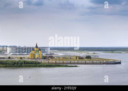 Blick auf den Zusammenfluss der Flüsse Oka und Wolga, Nischni Nowgorod, Russland, Europa Stockfoto