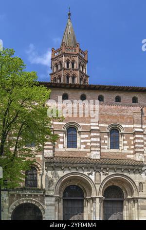 Die Basilika Saint-Sernin ist eine Kirche im romanischen Stil in Toulouse, Frankreich, Europa Stockfoto