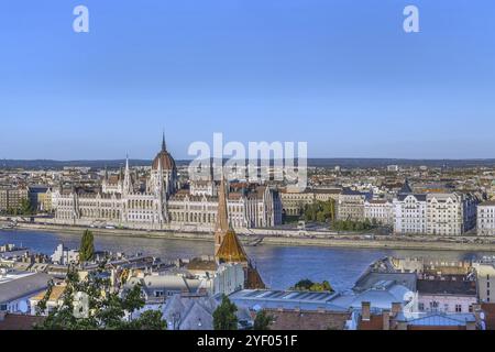 Panoramablick auf Budapest mit ungarischem Parlamentsgebäude von der Fischerbastei, Ungarn, Europa Stockfoto