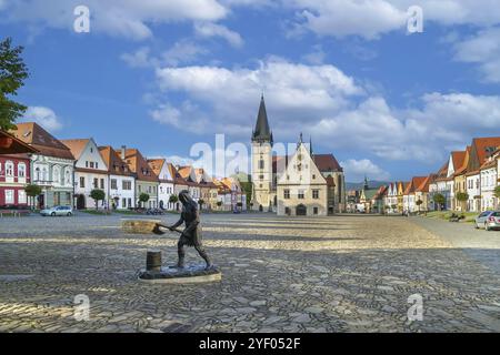 Zentraler Platz umgeben von gut erhaltenen Gotik- und Renaissancehäusern in Bardejov, Slowakei, Europa Stockfoto