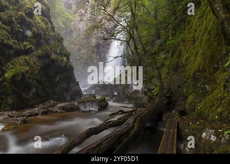 Grey Mares Tail Waterfall, Wasserfall in der Nähe von Kinlochleven, Highlands, Schottland, Großbritannien Stockfoto