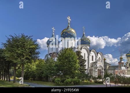 Mariä Himmelfahrt-Kathedrale in Dreifaltigkeit Lavra von St. Sergius, Sergijew Posad, Russland, Europa Stockfoto