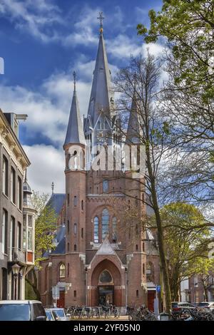Vondelkerk (Vondelkirche) wurde im Stil der Gotik in Amsterdam am Rande des Vondelparks, Niederlande, erbaut Stockfoto