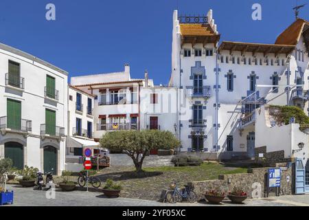 Häuser am Meer in Cadaques, Katalonien, Spanien, Europa Stockfoto