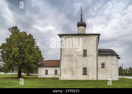 Die Kirche Boris und Gleb ist eine 1152 auf Befehl von Prinz Juri Dolgoruky erbaute Kirche in Kideksha, Russland. Blick von der Apsis Stockfoto