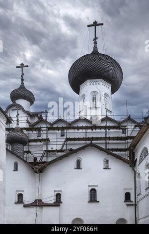 Das Kloster SOLOVETSKY ist ein befestigtes Kloster auf den Solovetsky-Inseln im Weißen Meer, Russland. Transfigurationskathedrale Stockfoto