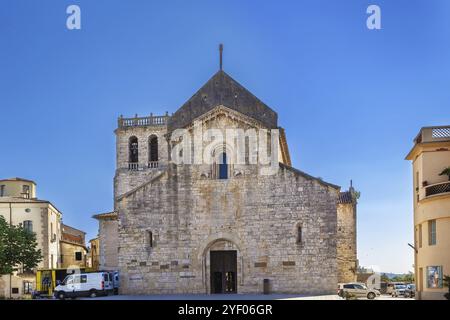 Sant Pere de Besalu ist ein Benediktinerkloster in Besalu, Katalonien, Spanien Stockfoto