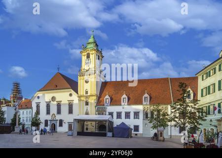 Das Alte Rathaus ist ein Gebäudekomplex aus dem 14. Jahrhundert in der Altstadt von Bratislava, Slowakei, Europa Stockfoto