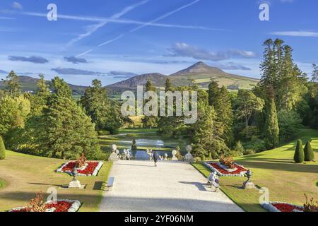 Blick auf Old Long Hill in den Wicklow Mountains vom Powerscourt Park, Irland, Europa Stockfoto