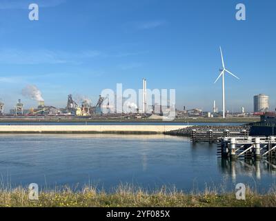 Ijmuiden, Niederlande. Oktober 2024. Die Verschmutzung der Hoogovens, eines Stahlwerks in Velsen, Nordholland. Hochwertige Fotos Stockfoto