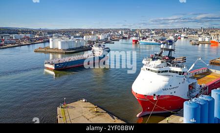 Aberdeen Scotland, die Hafengebiete der Ölförderschiffe und North versprechen, die Docks zu betreten Stockfoto