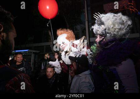 Santa Monica, Usa. 31. Oktober 2024. Halloween 2024 auf den Straßen von Santa Monica. (Foto: Alberto Sibaja/Pacific Press) Credit: Pacific Press Media Production Corp./Alamy Live News Stockfoto