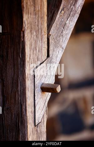 Burg Guedelon, mittelalterliche Stätte. Bau einer Burg unter Verwendung der im Mittelalter verwendeten Techniken und Materialien. Treigny. Frankreich. Stockfoto