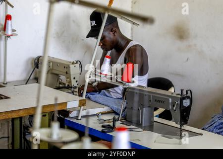 Tayloring-Workshop in Fatick, Senegal. Stockfoto