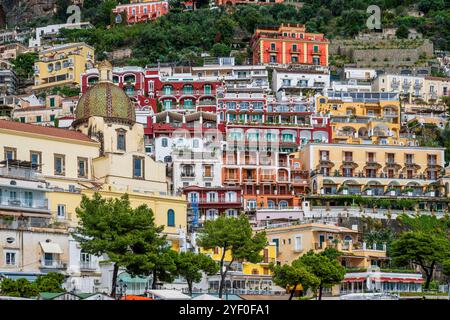 Farbenfrohe Häuser in Positano, Amalfiküste, Kampanien, Italien Stockfoto