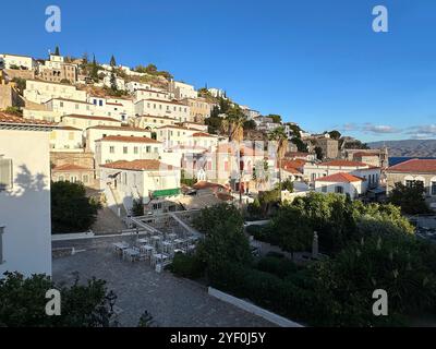 Stadtbild in der Morgensonne, Hydra, Saronischer Golf, Griechenland Stockfoto