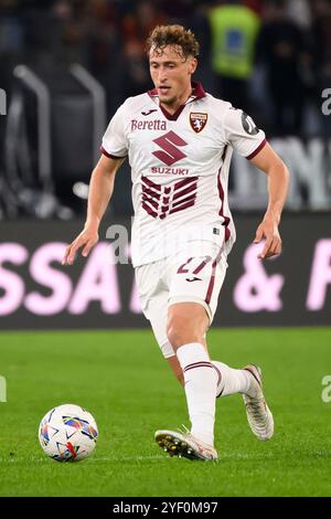 Mergim Vojvoda vom Torino FC in Aktion während des Fußballspiels der Serie A zwischen AS Roma und Turin FC im Olimpico-Stadion in Rom (Italien) am 31. Oktober 2024. Stockfoto