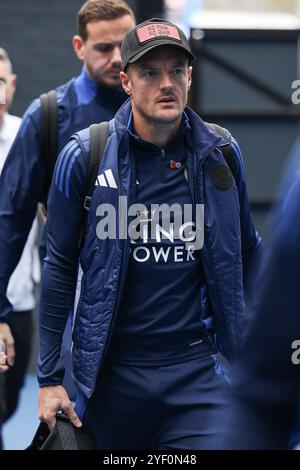 Ipswich, Großbritannien. November 2024. Leicester City Stürmer Jamie Vardy kommt am 2. November 2024 im Stadion während des Spiels Ipswich Town FC gegen Leicester City FC English Premier League in Portman Road, Ipswich, England, Großbritannien. Credit: Every Second Media/Alamy Live News Stockfoto