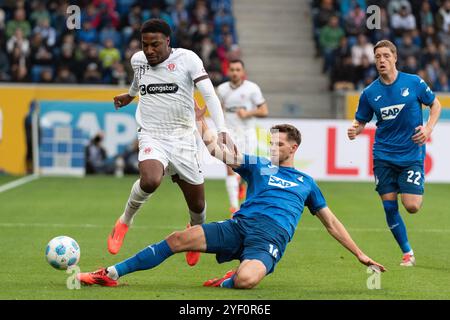 v. li. im Zweikampf Oladapo Afolayan (FC St. Pauli, #17), Anton Stach (TSG 1899 Hoffenheim, #16) GER, TSG 1899 Hoffenheim vs. FC St. Pauli, Fussball, Herren, 1. Bundesliga, 9. Spieltag, Spielzeit 2024/2025, 02.11.2024, DFL/DFB-VORSCHRIFTEN VERBIETEN JEDE VERWENDUNG VON FOTOGRAFIEN ALS BILDSEQUENZEN UND/ODER QUASI-VIDEO, Foto: Eibner-Pressefoto/Wolfgang Frank Stockfoto