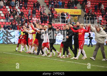 40 Mansour Ouro-Tagba (SSV Jahn Regensburg, 40), 5 Rasim Bulic (SSV Jahn Regensburg, 5), 3 Bryan Hein (SSV Jahn Regensburg, 3), 37 Leopold Wurm (SSV Jahn Regensburg, 37), 16 Louis Breunig (SSV Jahn Regensburg, 16), 13 Alexander Bittroff (SSV Jahn Regensburg, 13), 14 Robin Ziegele (SSV Bundesliga, 11. Spieltag, Spielzeit 2024, 02.11.2024 (DFB DFL-Vorschriften verbieten jede Verwendung von Fotografien als Bildsequenzen und/oder Quasi-Video) Foto: Eibner-Pressefoto/Annika Graf Stockfoto