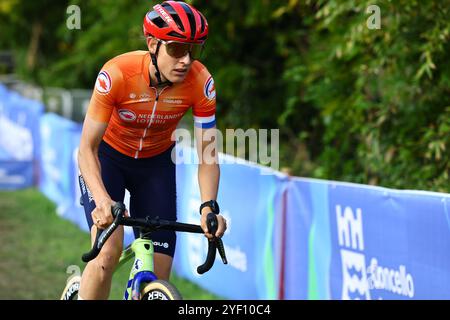 Pontevedra, Spanien. November 2024. Die niederländische Marke Lucinda wurde während der Vorbereitungen auf der Rennstrecke der morgigen Europameisterschaft im Cyclocross-Radsport in Pontevedra, Spanien, am Samstag, den 2. November 2024, dargestellt. BELGA FOTO DAVID PINTENS Credit: Belga News Agency/Alamy Live News Stockfoto