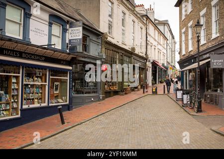 Großbritannien, Kent, Tunbridge Wells, Stadtzentrum, Chapel Place, Geschäfte Stockfoto