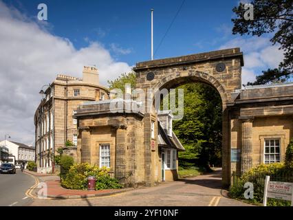 Großbritannien, Kent, Tunbridge Wells, Town Centre, Crescent Road, Calverley Park Tore Stockfoto