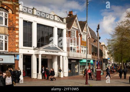 Großbritannien, Kent, Tunbridge Wells, Town Centre, Calverley Road, Eintritt zum Royal Victoria Place Einkaufszentrum Stockfoto