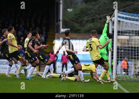 Southend, England. November 2024. Zach Mitchell trifft in der ersten Runde des Emirates FA Cup zwischen Southend United und Charlton Athletic in der Roots Hall, Southend. Kyle Andrews/Alamy Live News. Stockfoto