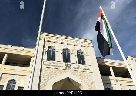 Die Botschaft der Vereinigten Arabischen Emirate mit einer Anmutung von Architektur des Mittleren Ostens in der Hiroshimastraße in Berlin-Tiergarten. // die Botschaft der Vereinigten Arabischen Emirate mit einem Eindruck nahöstlicher Architektur in der Hiroshimastraße in Berlin-Tiergarten. // nur redaktionelle Verwendung // Botschaft der Vereinigten Arabischen Emirate // Botschaft der Vereinigten Arabischen Emirate *** Botschaft der Vereinigten Arabischen Emirate mit einem Eindruck der nahöstlichen Architektur in der Hiroshimastraße in Berlin Tiergarten die Botschaft der Vereinigten Arabischen Emirate mit einem Eindruck des Nahen Ostens Stockfoto