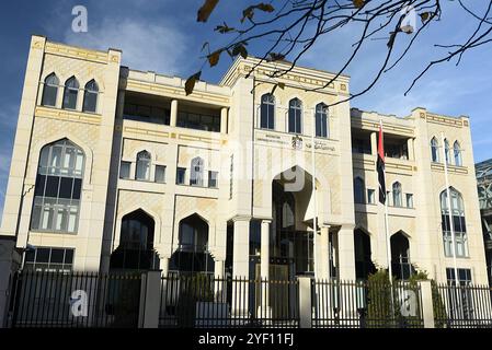 Die Botschaft der Vereinigten Arabischen Emirate mit einer Anmutung von Architektur des Mittleren Ostens in der Hiroshimastraße in Berlin-Tiergarten. // die Botschaft der Vereinigten Arabischen Emirate mit einem Eindruck nahöstlicher Architektur in der Hiroshimastraße in Berlin-Tiergarten. // nur redaktionelle Verwendung // Botschaft der Vereinigten Arabischen Emirate // Botschaft der Vereinigten Arabischen Emirate *** Botschaft der Vereinigten Arabischen Emirate mit einem Eindruck der nahöstlichen Architektur in der Hiroshimastraße in Berlin Tiergarten die Botschaft der Vereinigten Arabischen Emirate mit einem Eindruck des Nahen Ostens Stockfoto