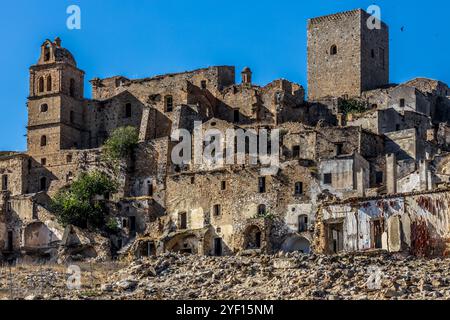 Verlassene Ruinen der Geisterstadt Craco. Eine Stadt, die durch ein Erdbeben im späten 20. Jahrhundert verlassen wurde. Provinz Matera, Basilicata, Italien Stockfoto