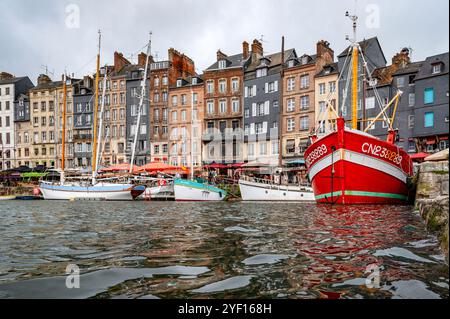 Das vieux-bassin des Hafens von Honfleur, der Hafen von Honfleur, an der Côte de Grace, Normandie, Frankreich Stockfoto