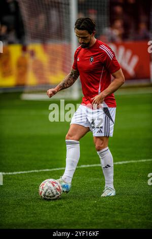 Liam Shepherd von Salford City FC im Aufwärmtraining während des FA Cup First Round Matches zwischen Salford City und Shrewsbury Town im Peninsula Stadium, Salford, am Samstag, den 2. November 2024. (Foto: Ian Charles | MI News) Credit: MI News & Sport /Alamy Live News Stockfoto