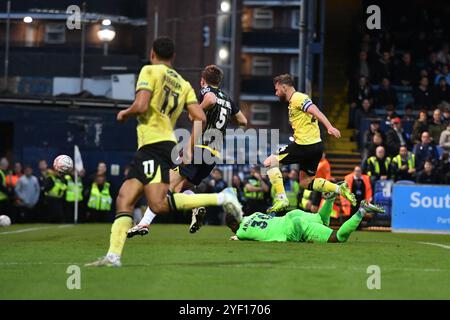 Southend, England. November 2024. Matty Godden erzielte bei der ersten Runde des Emirates FA Cup zwischen Southend United und Charlton Athletic in der Roots Hall, Southend. Kyle Andrews/Alamy Live News. Stockfoto