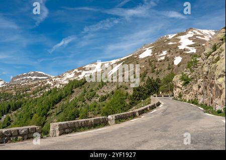 Die Touristenroute „Route des Grande Alpes“ zwischen Entraunes und Col de la Cayolle, Mercantour, Alpes-Maritimes, Frankreich Stockfoto