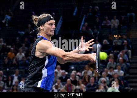 Paris, Frankreich. November 2024. Der deutsche Tennisspieler Alexander Zverev gegen Holger Rune im Halbfinale der Rolex Paris Masters 2024 in Paris, Frankreich, am 2. November 2024. Foto: Tomas Stevens/ABACAPRESS. COM Credit: Abaca Press/Alamy Live News Stockfoto